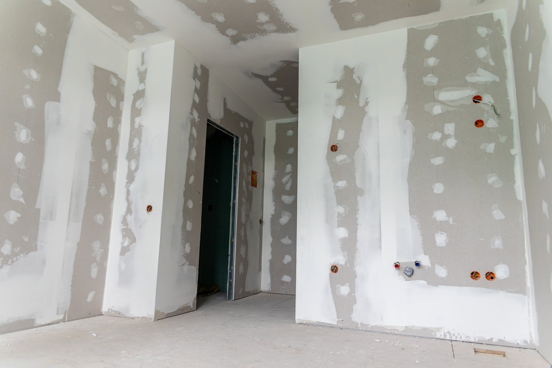 Handwerker bei der Montagearbeit